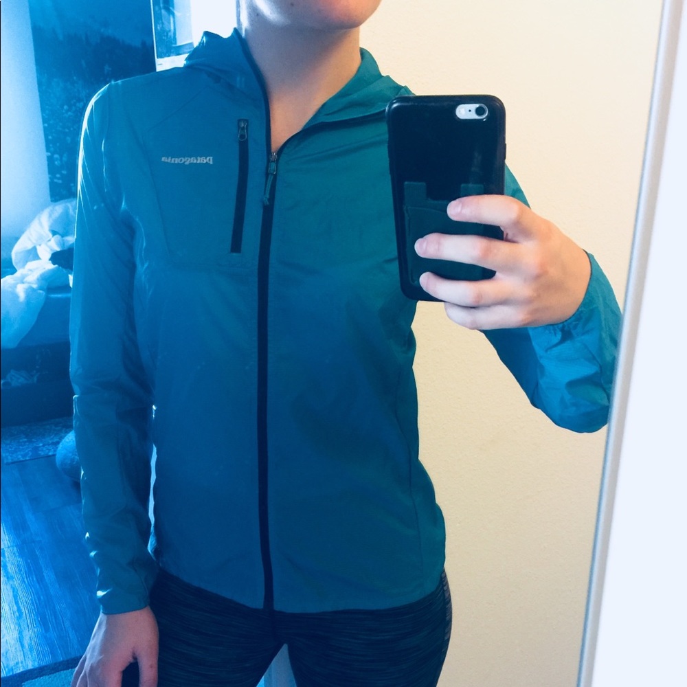 Lightweight Patagonia windbreaker